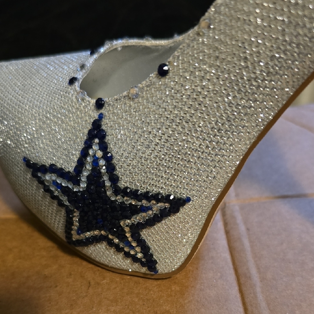 Dream Pairs Silver and Blue Heels - Picture 2 of 12
